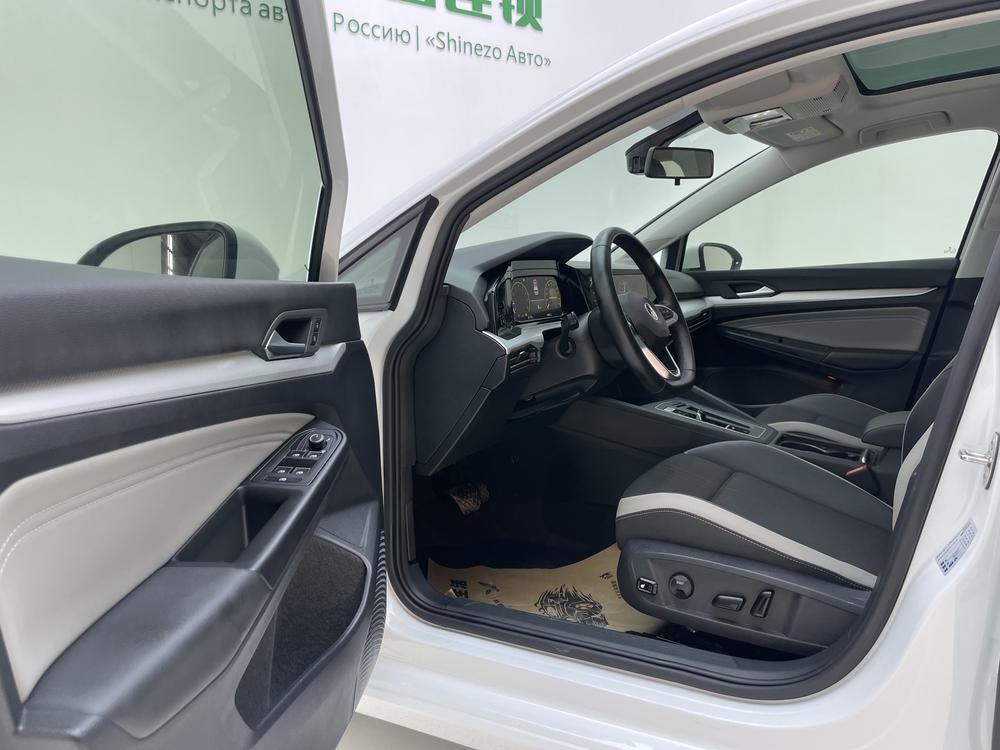 Volkswagen Golf 2022 car image #23