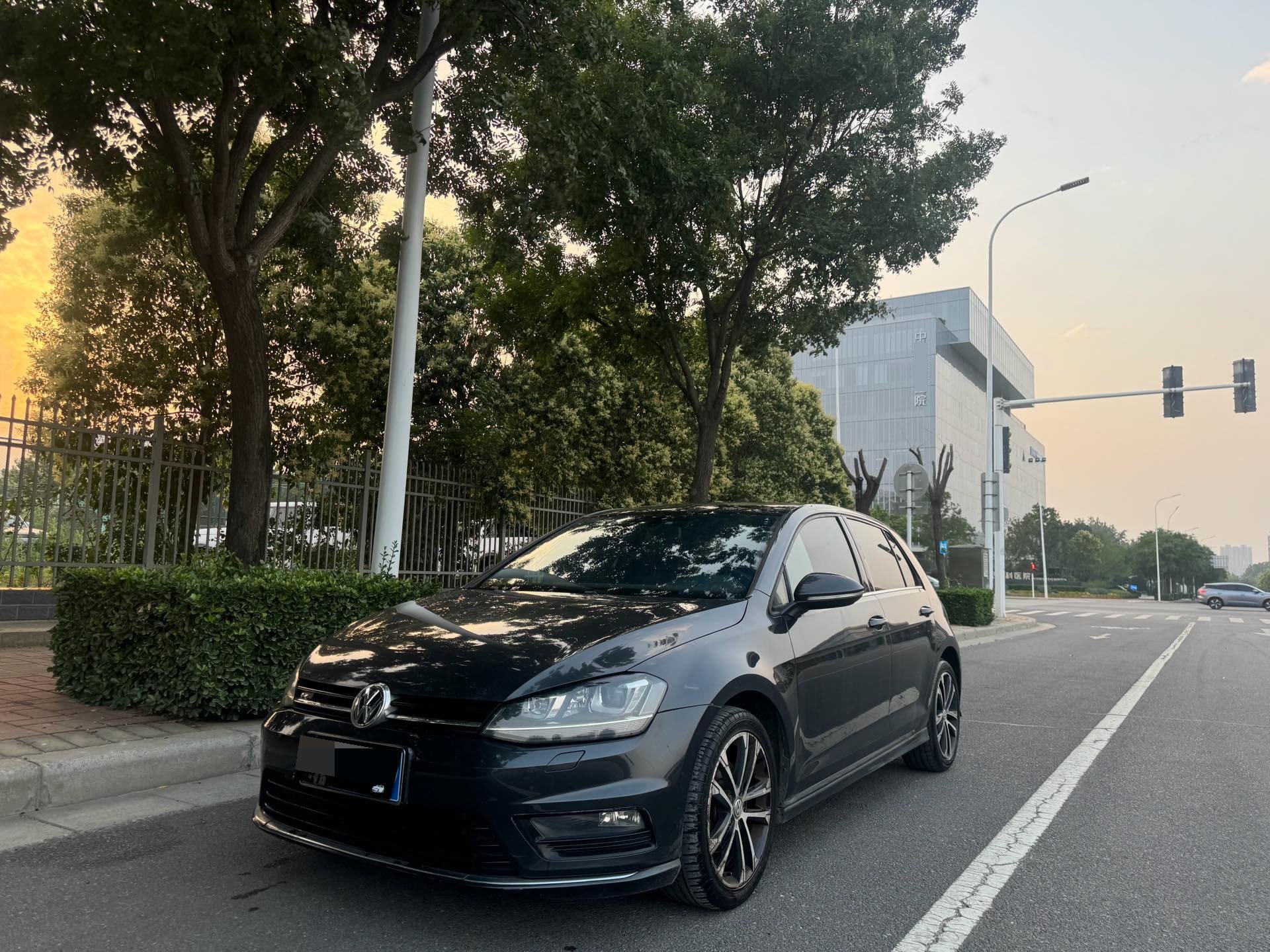 Volkswagen Golf 2016 car image 