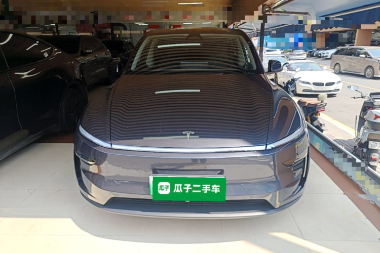 Tesla Model Y 2025 #3 Tesla Model Y 2025 car image #3