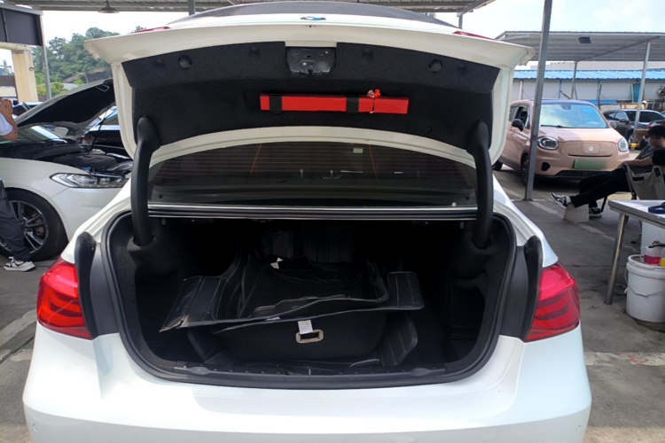 BMW 3 Series 2017 #19 BMW 3 Series 2017 car image #19