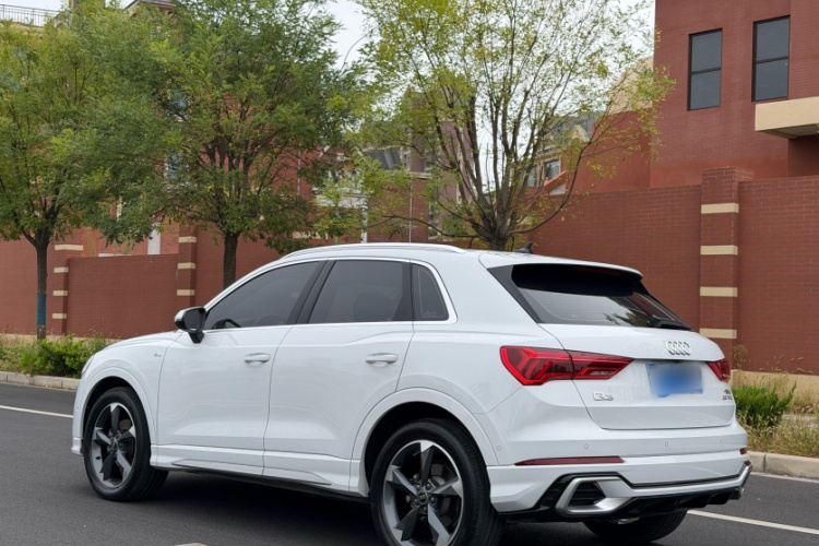 Audi Q3 2024 car image #7