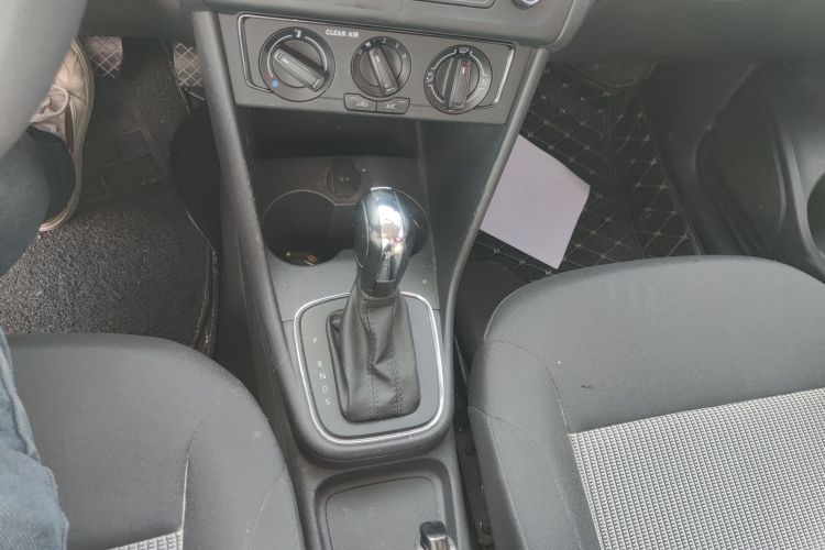 Volkswagen Polo 2018 car image #14