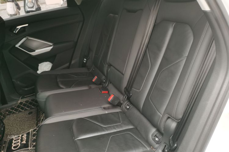 Audi Q3 2021 car image #19