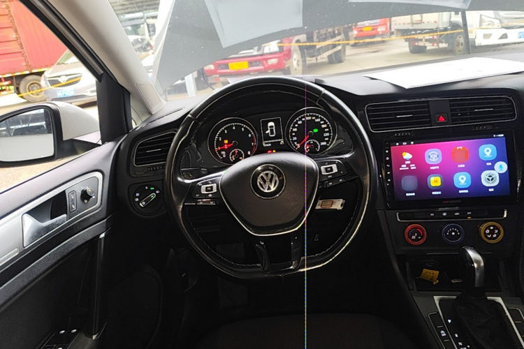 Volkswagen Golf 2020 car image #11