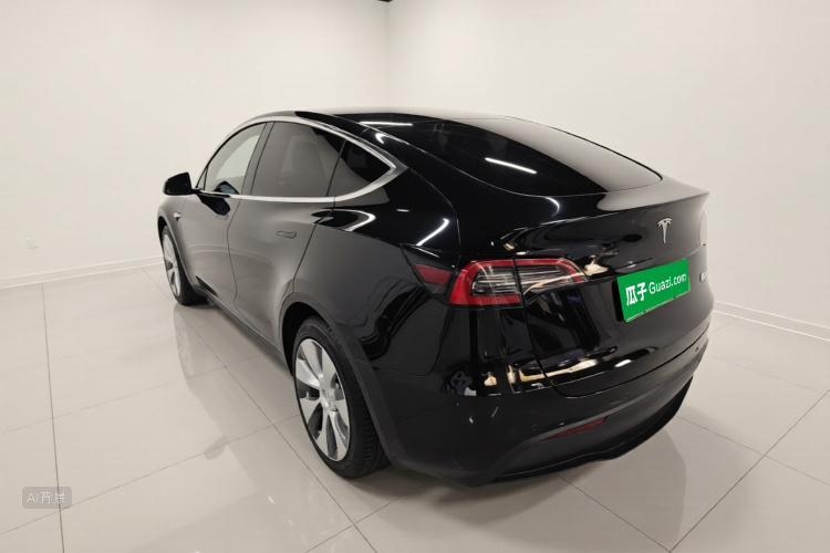 Tesla Model Y 2023 #5 Tesla Model Y 2023 car image #5
