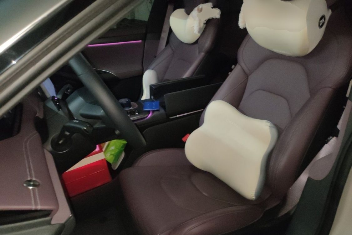 MI SU7 2024 immagine di auto #18