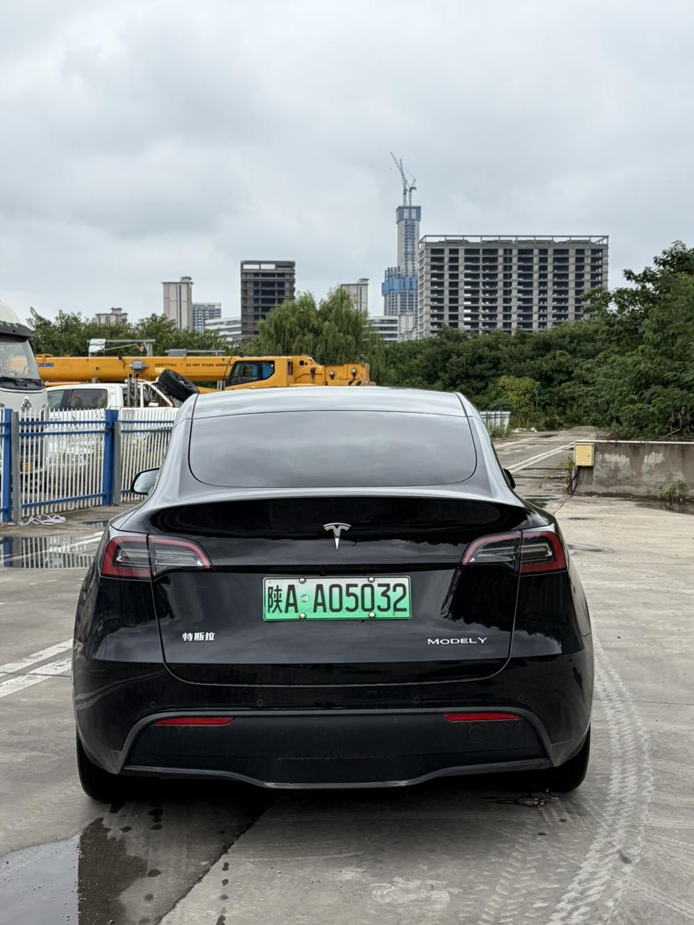 Tesla Model Y 2022 #5 Tesla Model Y 2022 car image #5