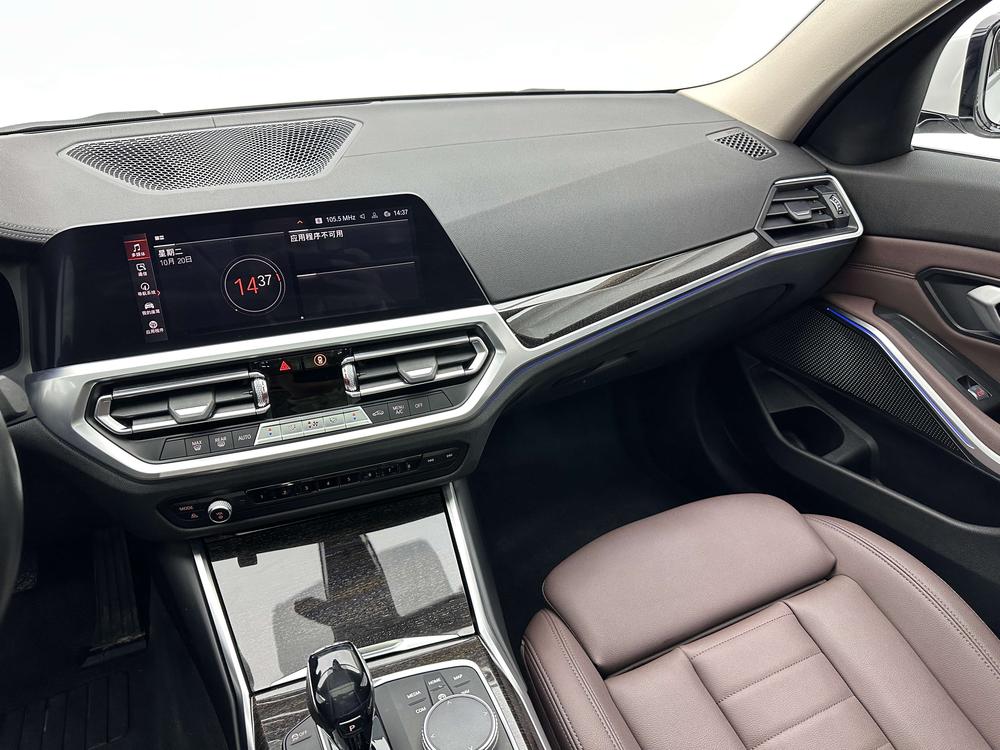 BMW 3 Series 2019 изображение автомобиля #12
