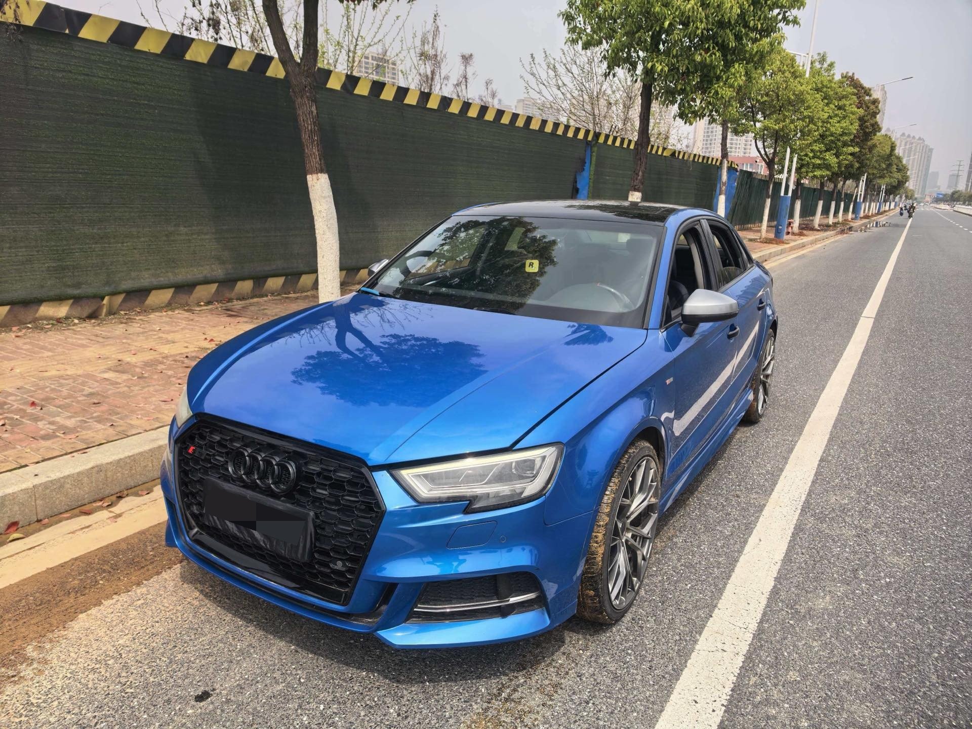2020 immagine di auto 