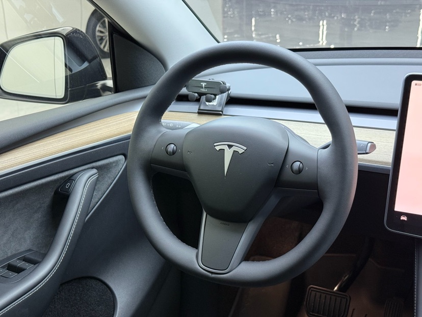 Tesla Model Y 2023 #5 Tesla Model Y 2023 car image #5