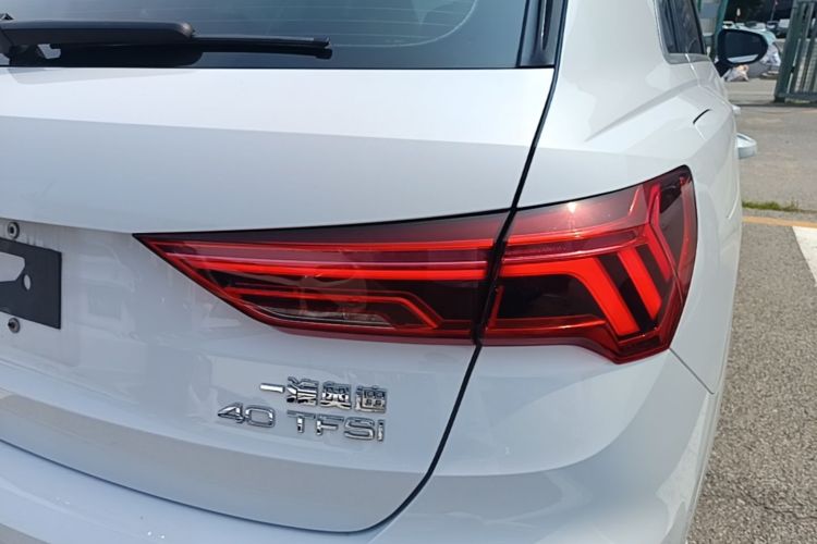 Audi Q3 2022 car image #8