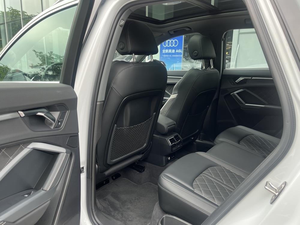 Audi Q3 2024 car image #12