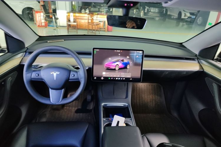 Tesla Model Y 2023 #11 Tesla Model Y 2023 car image #11