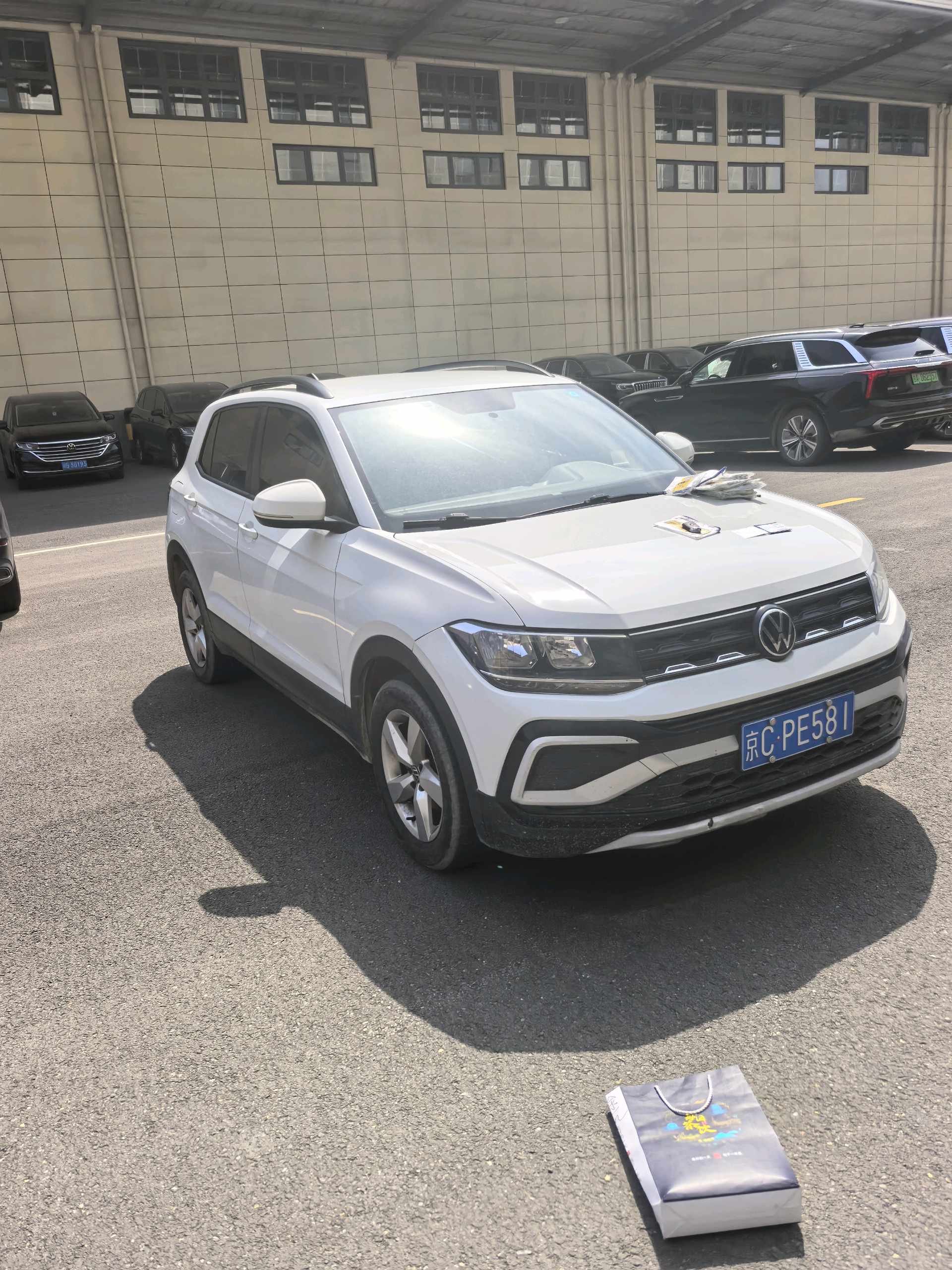 Volkswagen T-Cross 2023 car image #3