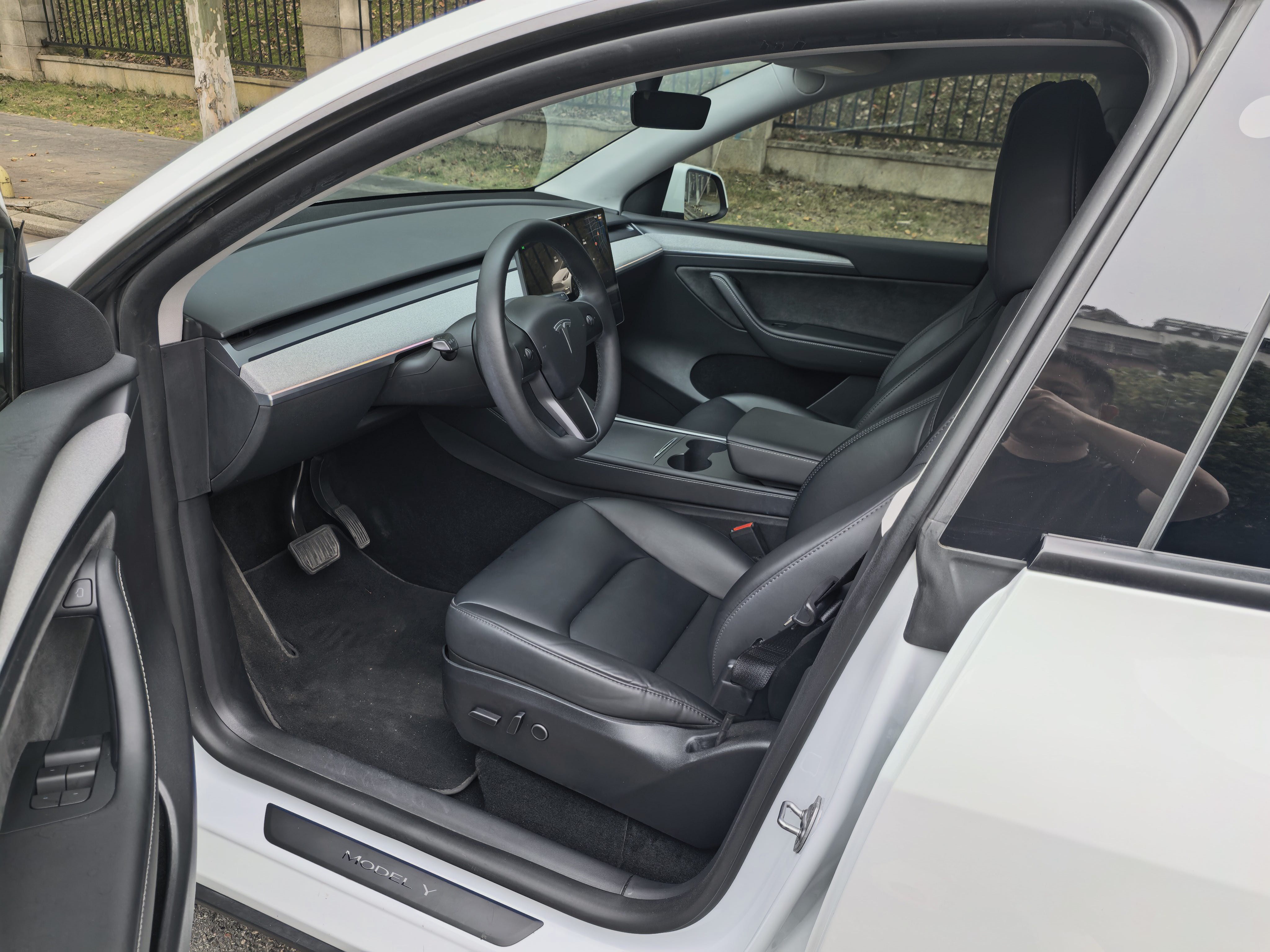 Tesla Model Y 2024 immagine di auto #5