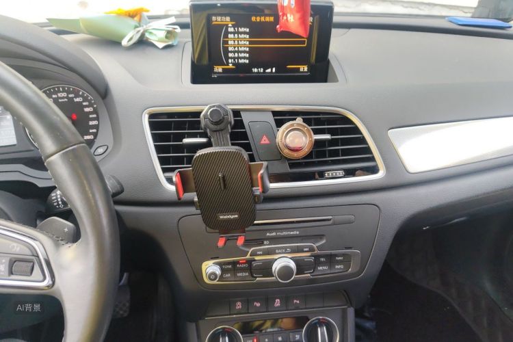 Audi Q3 2017 car image #15