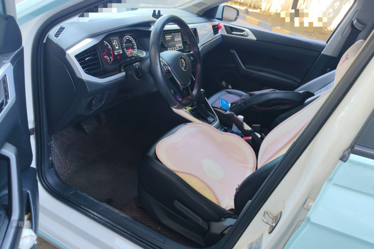 Volkswagen Polo 2021 car image #18