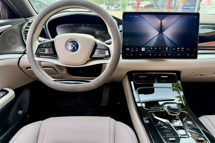BYD Han 2024 car image #16