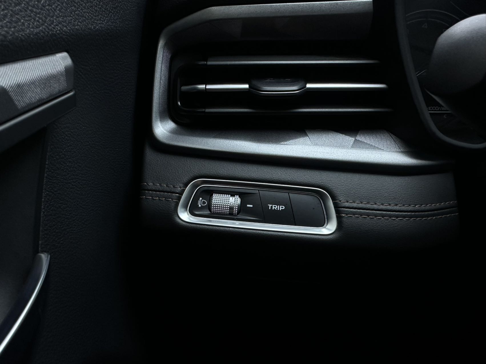 GEELY Vision X6 2022 car image #18