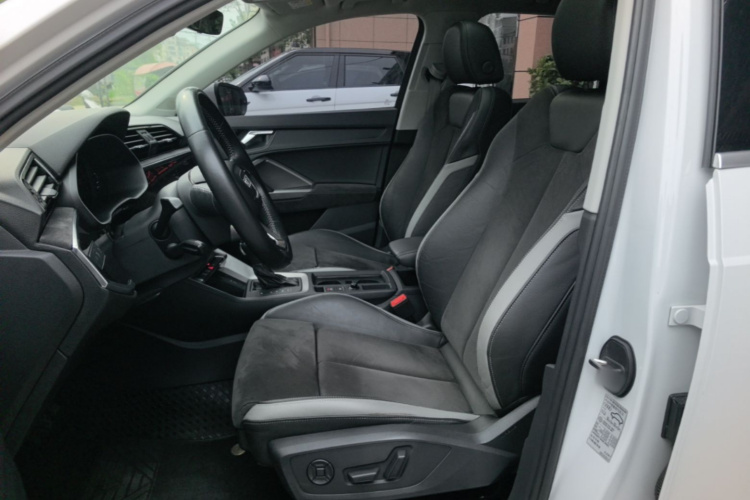 Audi Q3 2019 #15 Audi Q3 2019 car image #15