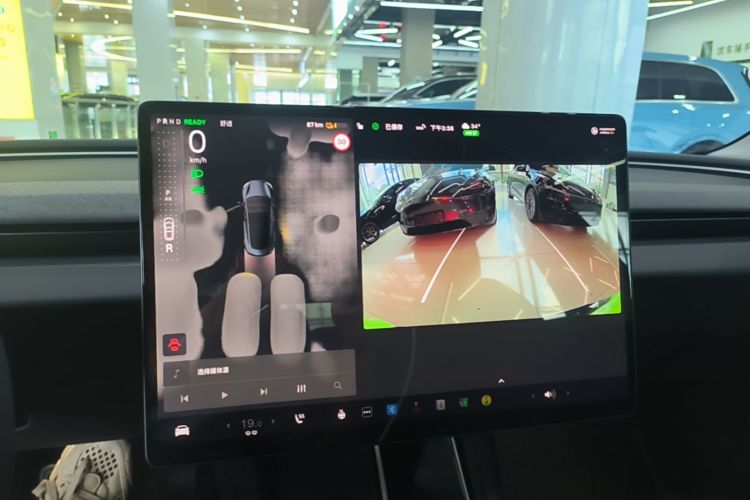 Tesla Model 3 2024 car image #13