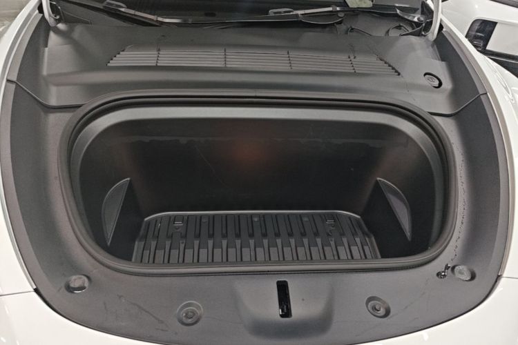 Tesla Model Y 2024 #20 Tesla Model Y 2024 immagine di auto #20
