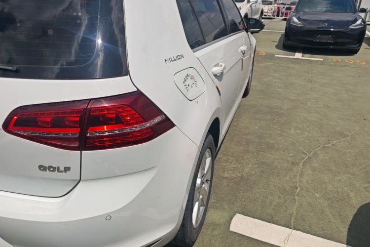 Volkswagen Golf 2017 car image #8