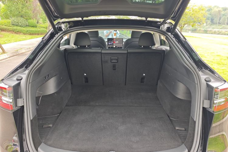 Tesla Model Y 2024 immagine di auto #23