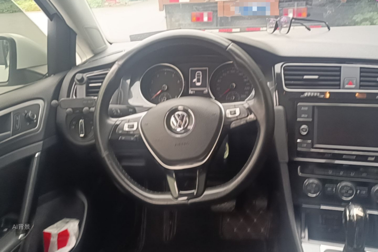 Volkswagen Golf 2018 car image #12