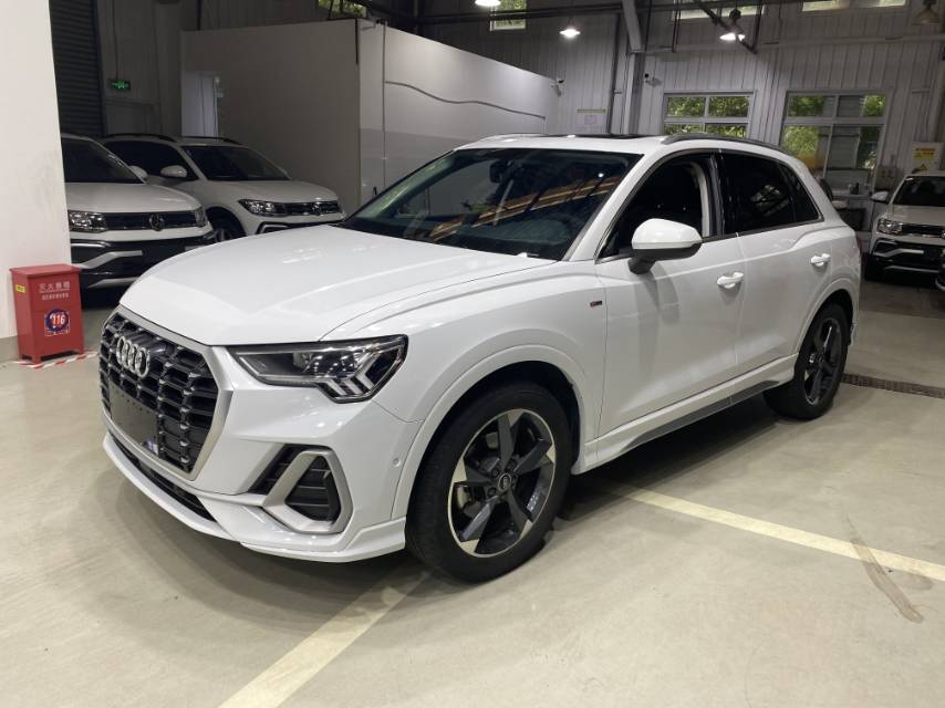 Audi Q3 2023 car image 