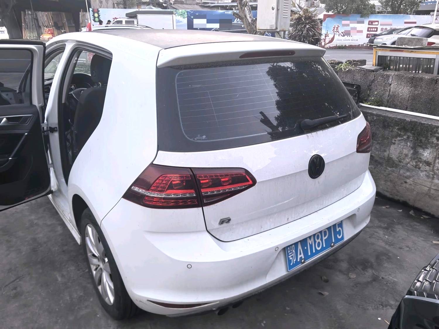 Volkswagen Golf 2017 car image #6