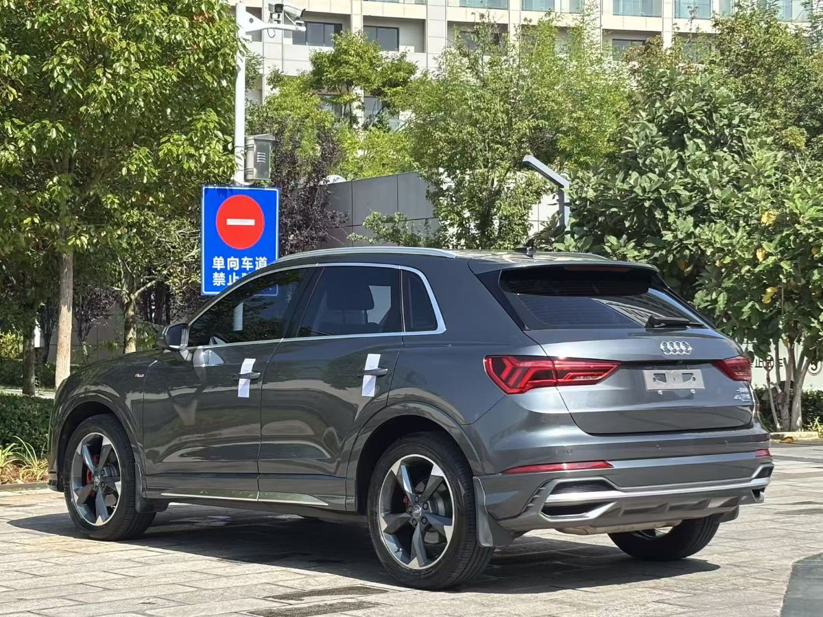Audi Q3 2019 car image #9