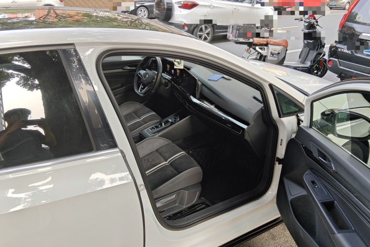 Volkswagen Golf 2022 car image #21