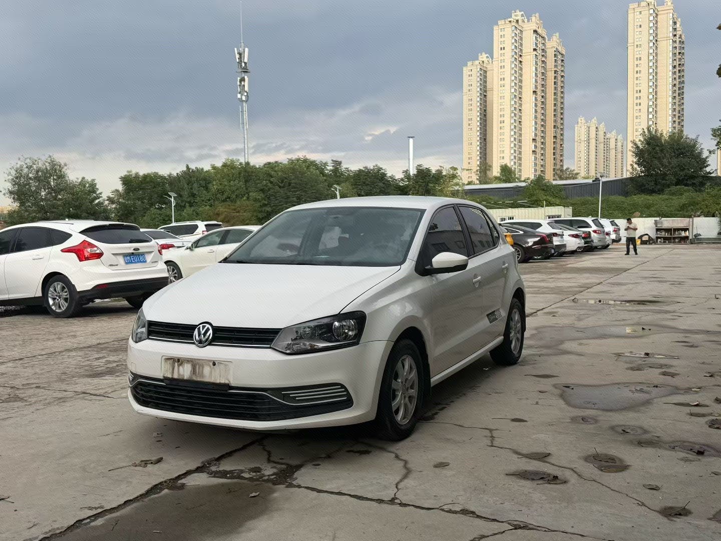 Volkswagen Polo 2015 Volkswagen Polo 2015 car image