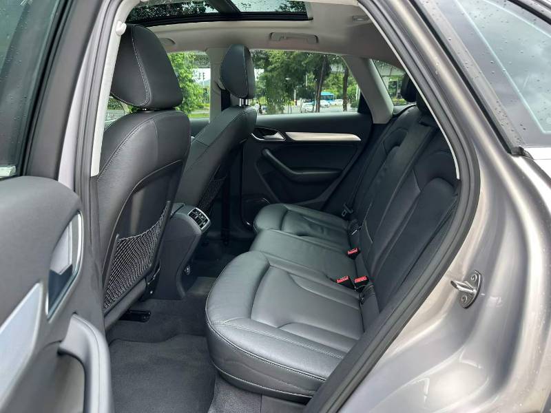 Audi Q3 2018 car image #7