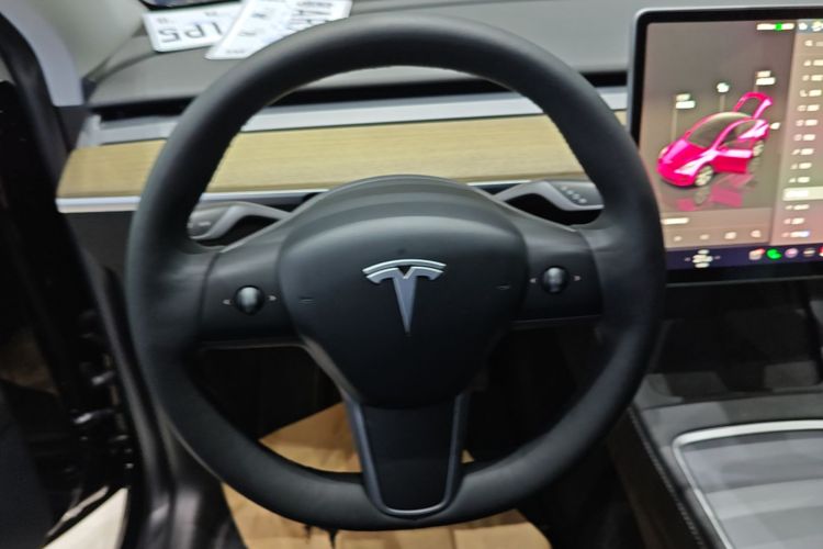 Tesla Model Y 2023 #11 Tesla Model Y 2023 car image #11