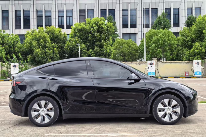 Tesla Model Y 2022 car image #3