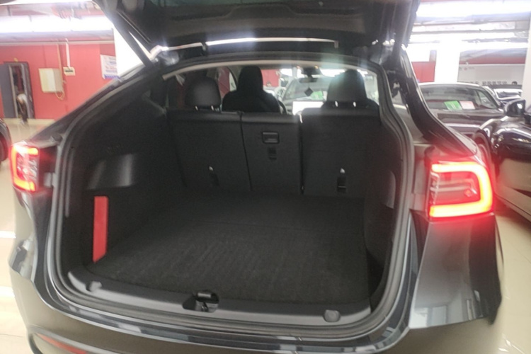 Tesla Model Y 2024 #19 Tesla Model Y 2024 car image #19