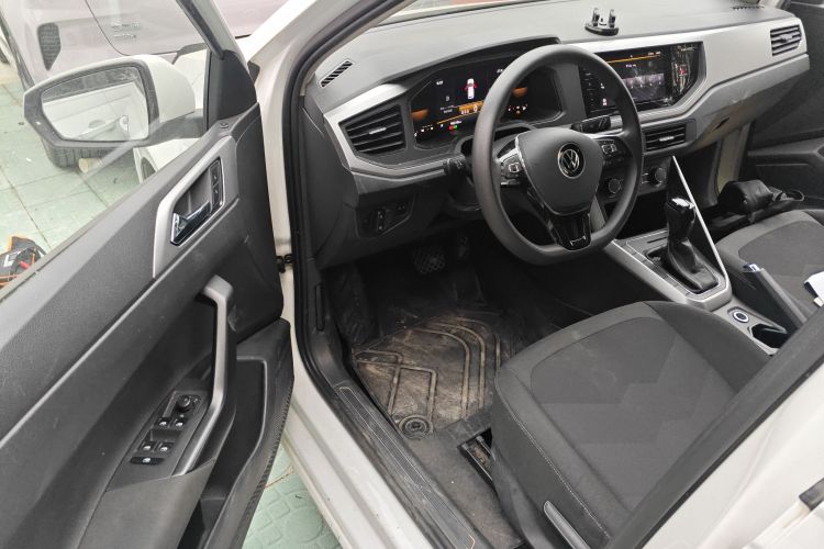 Volkswagen Polo 2023 car image #16