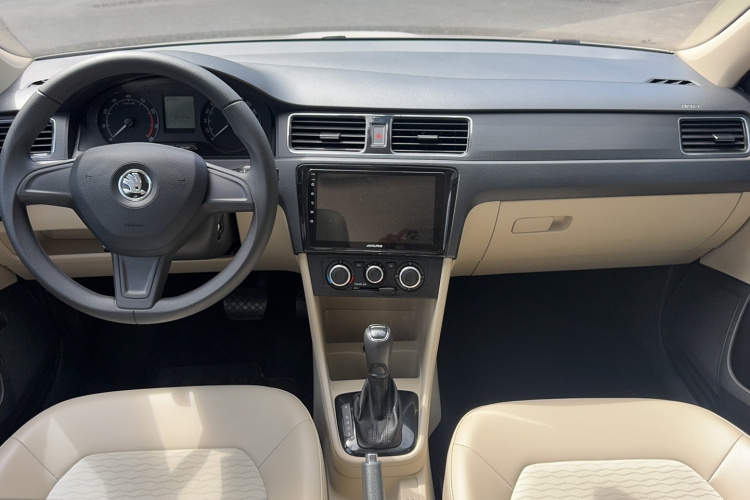 Skoda Rapid 2017 #10 Skoda Rapid 2017 car image #10
