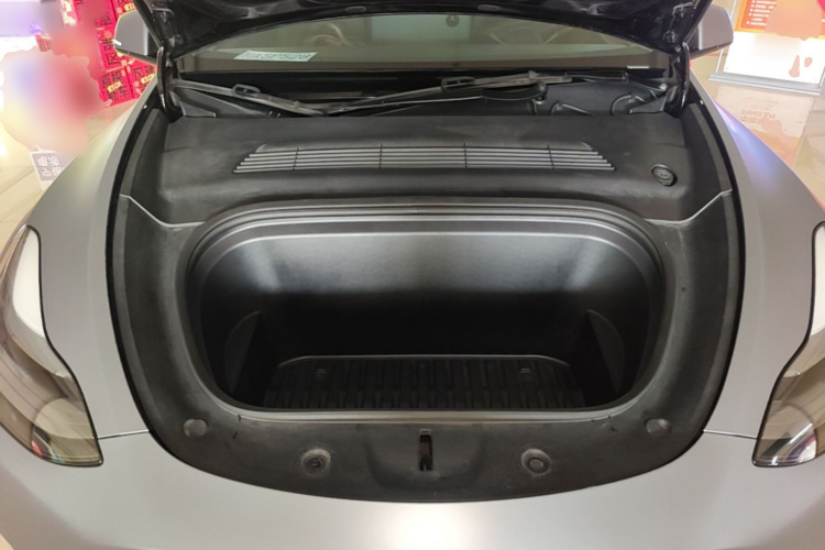Tesla Model Y 2022 car image #20
