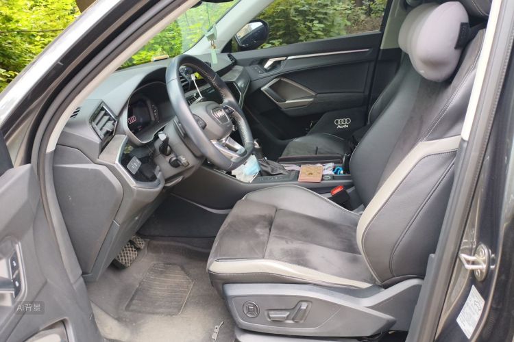Audi Q3 2020 car image #17