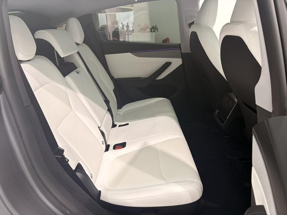 Tesla Model Y 2025 #14 Tesla Model Y 2025 car image #14