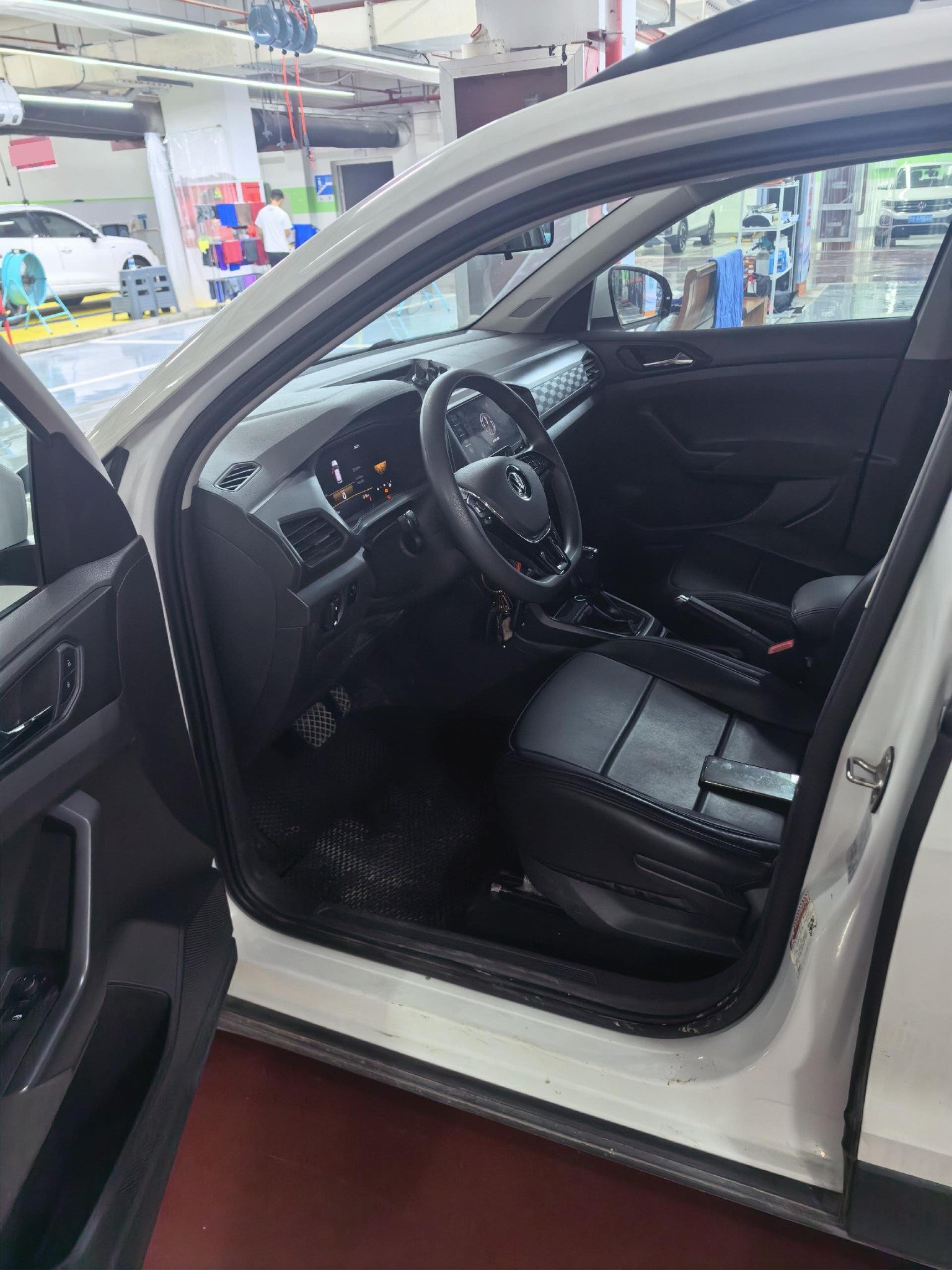 Volkswagen T-Cross 2023 car image #6