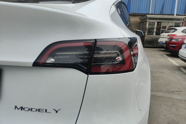 Tesla Model Y 2022 #8 Tesla Model Y 2022 car image #8