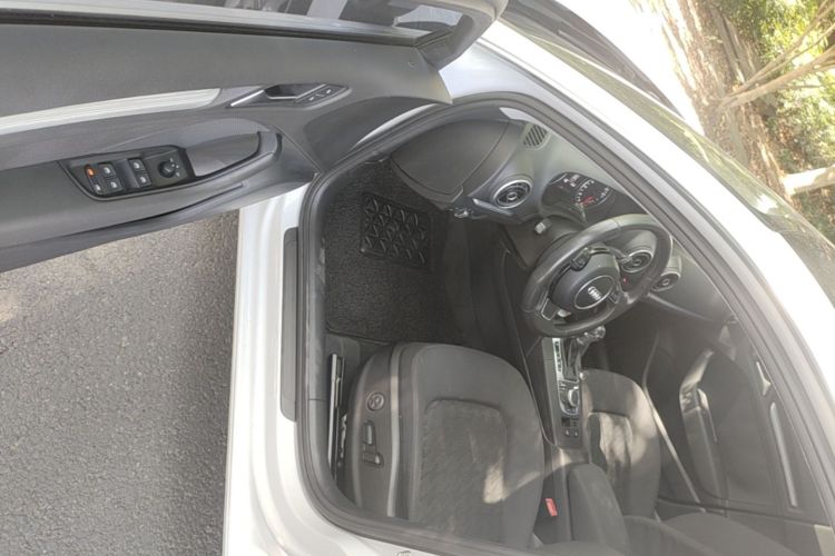 Audi A3 2015 car image #16