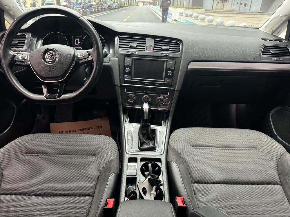 Volkswagen Golf 2018 car image #8