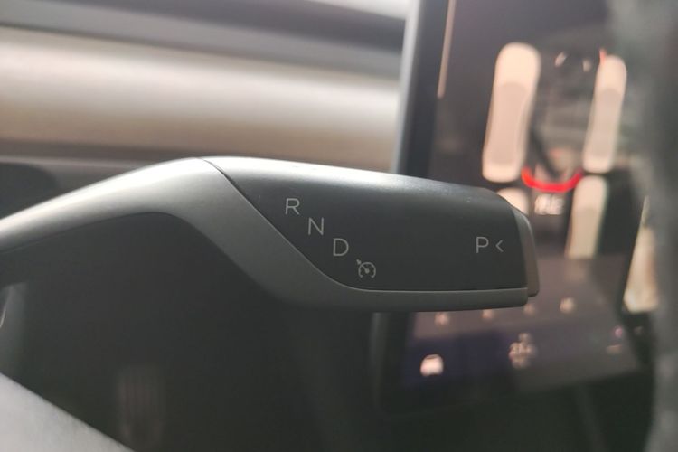 Tesla Model Y 2022 car image #14