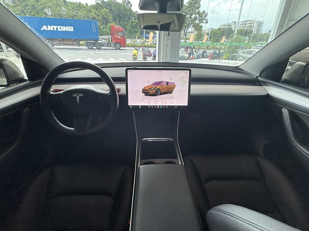Tesla Model Y 2022 #8 Tesla Model Y 2022 car image #8