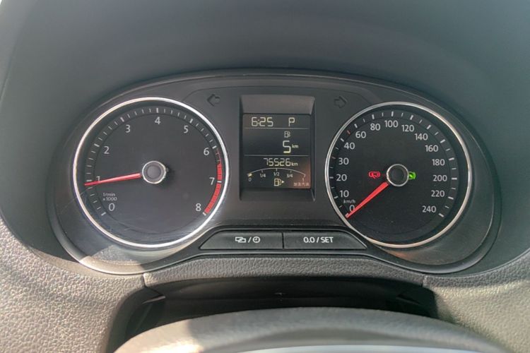 Volkswagen Polo 2017 car image #12